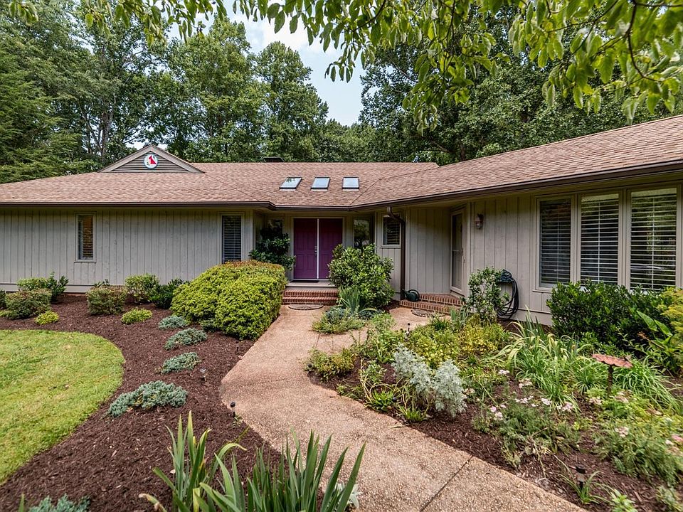 1st image of 408 Saint Andrews Cir