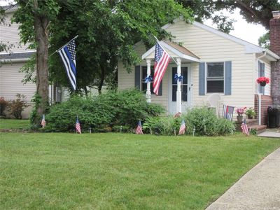 128 Massachusetts Avenue, Massapequa, NY, 11758