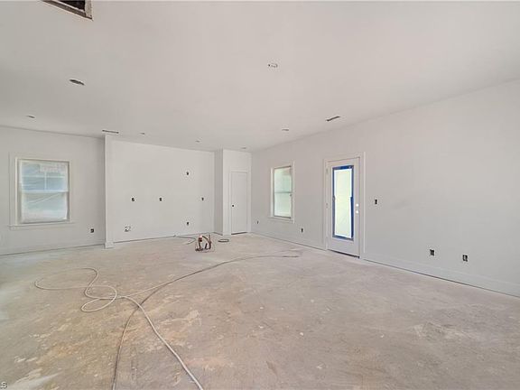 5th image of 3724 Signet Dr