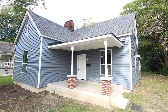 3 bed, 1.0 bath, 1249 sqft, $1,650 — Photo 1