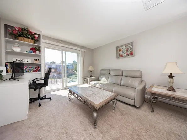 176 Maple Ave APT 7-36, Rutland, MA 01543