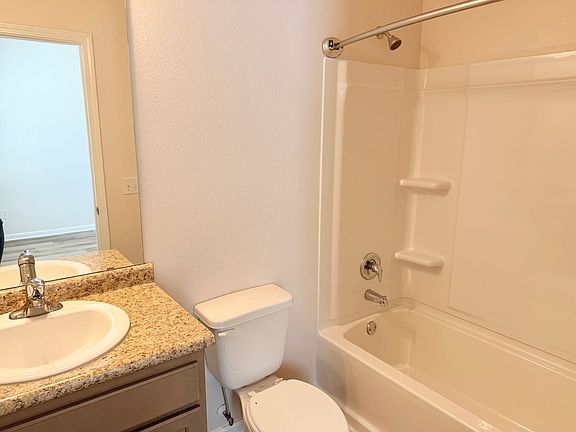 5th image of 8919 Untreiner Ave #B