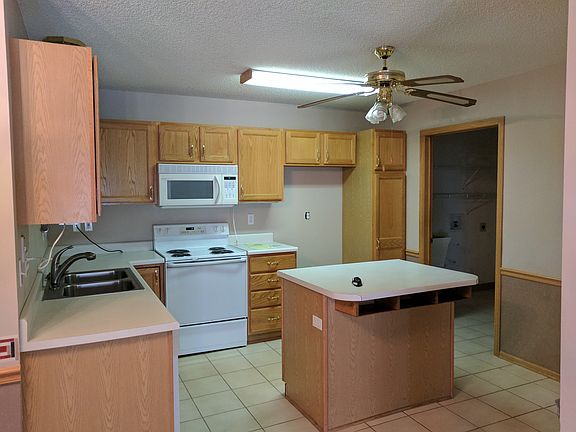 3rd image of 140 NW Georgetown Blvd Unit 8