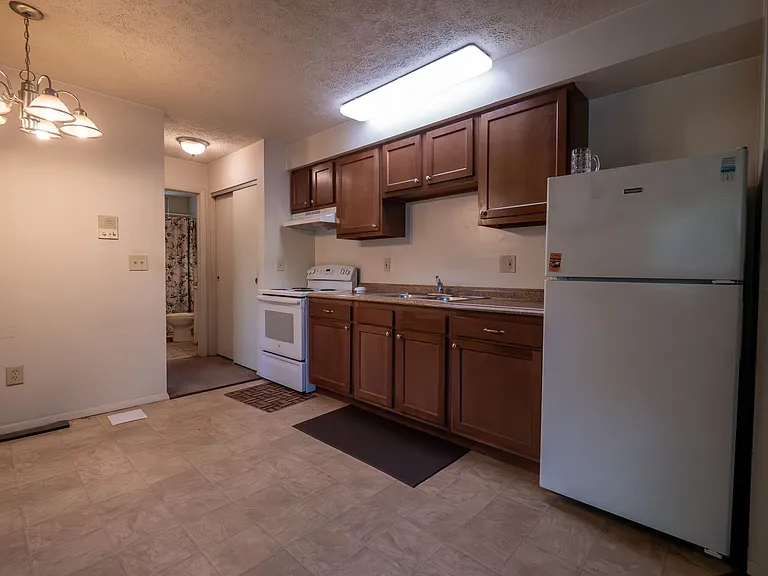 Allen Creek Apartments — Photo 20