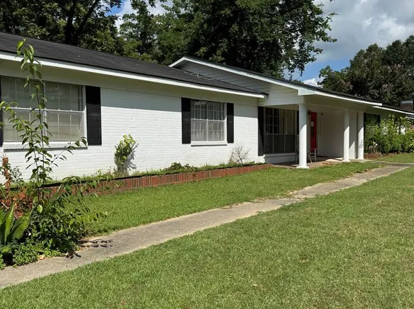 511 McIlwain Dr, Waynesboro, MS 39367