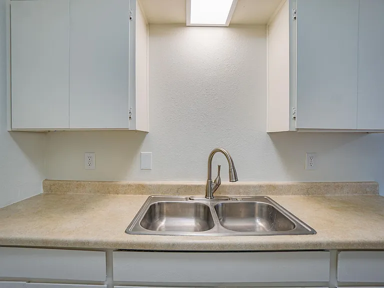 704 N Broadway St — Photo 20