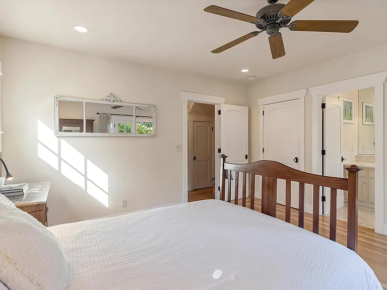 1568 Mariposa Ave — Photo 32