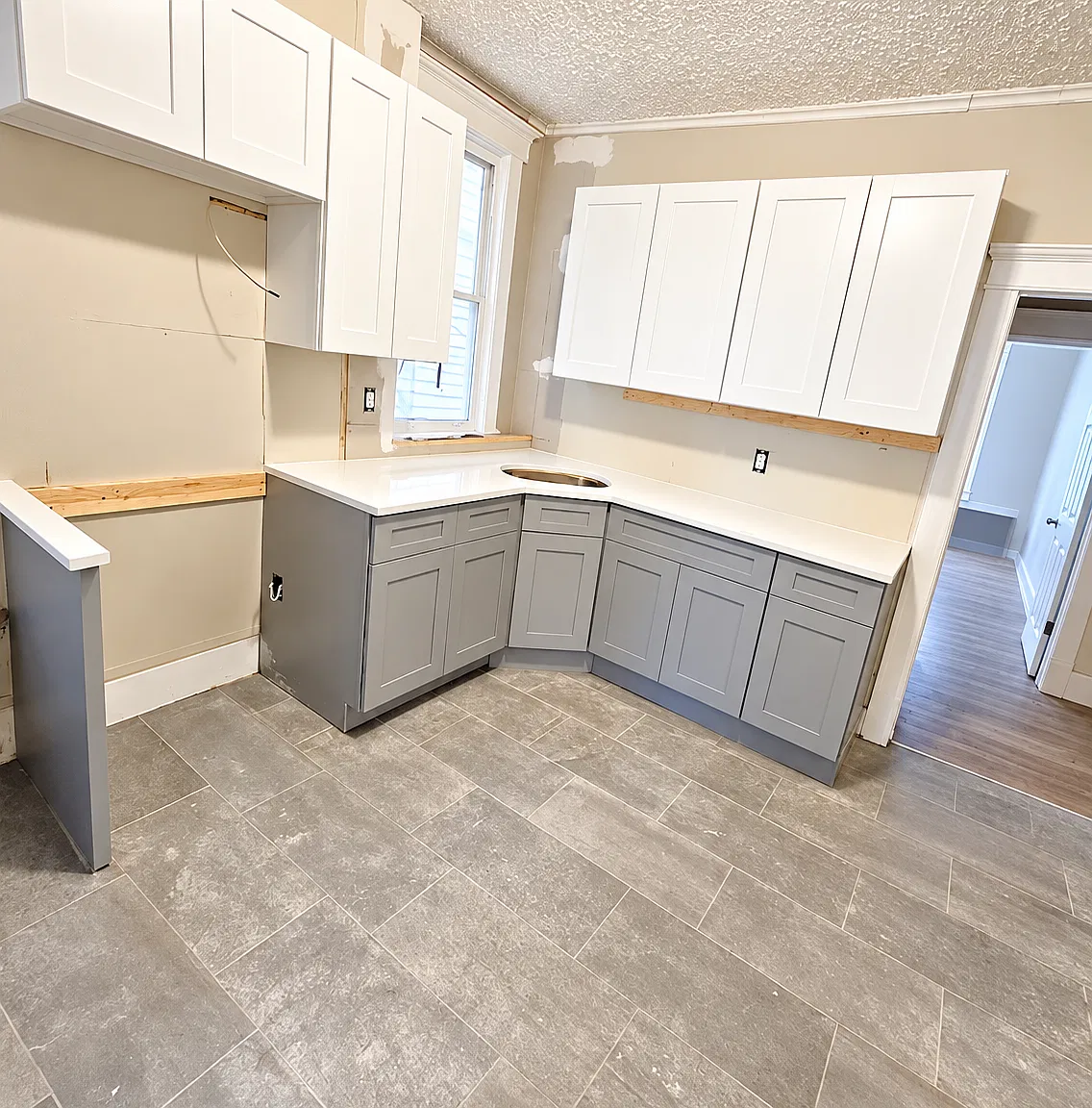 2 bed, 700 sqft, $1,600 — Photo 1