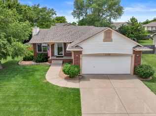 1125 N Raintree Dr, Derby, KS 67037