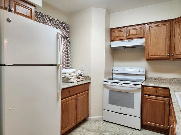 2060 Mesquite Ln #F104 — Photo 7