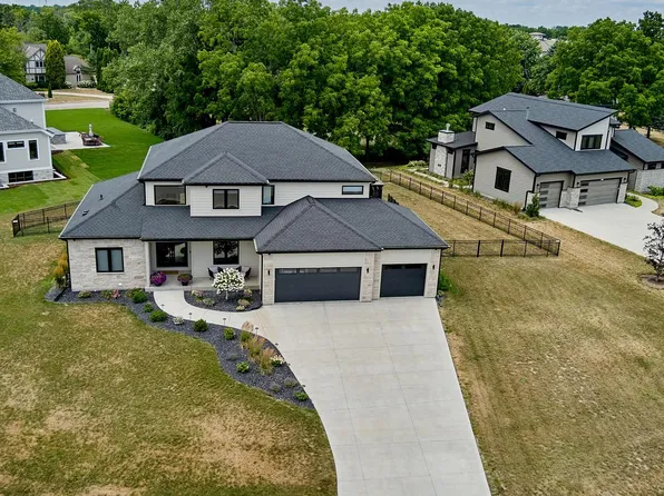 13680 W Upland Ridge COURT W W, New Berlin, WI 53151
