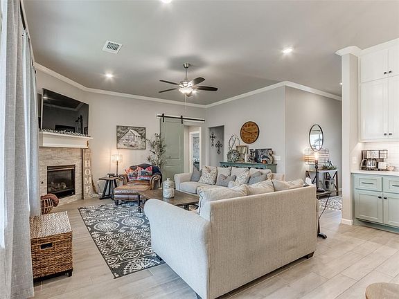 5th image of 10108 NW 141st Cir
