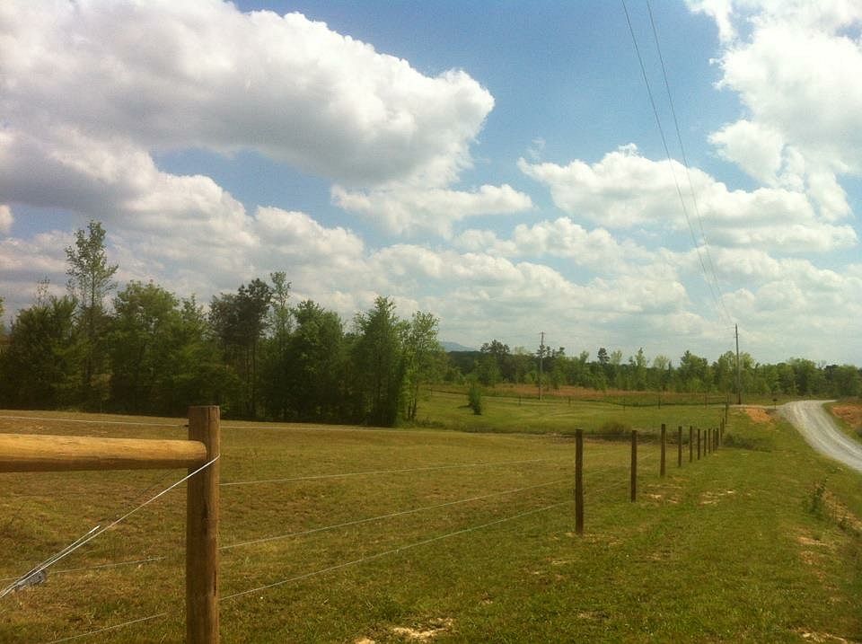 1st image of 140 Moonshine Ln