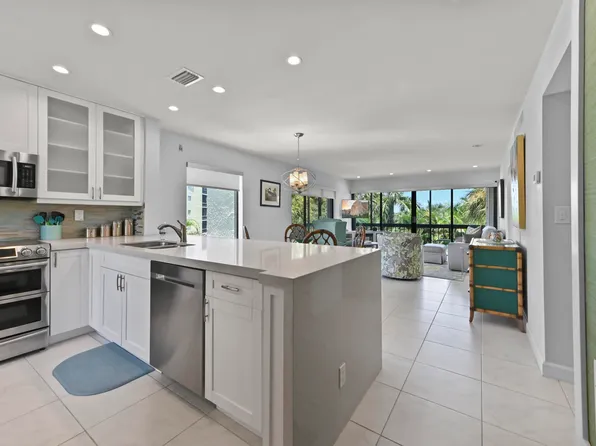 2550 Presidential Way #301, West Palm Beach, FL 33401