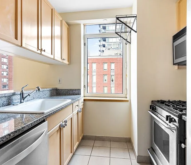1760 2nd Ave #9F — Photo 4