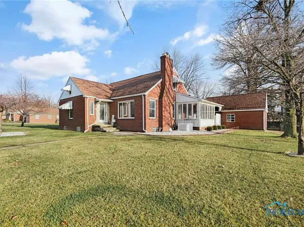 391 Perry Dr, Perrysburg, OH 43551