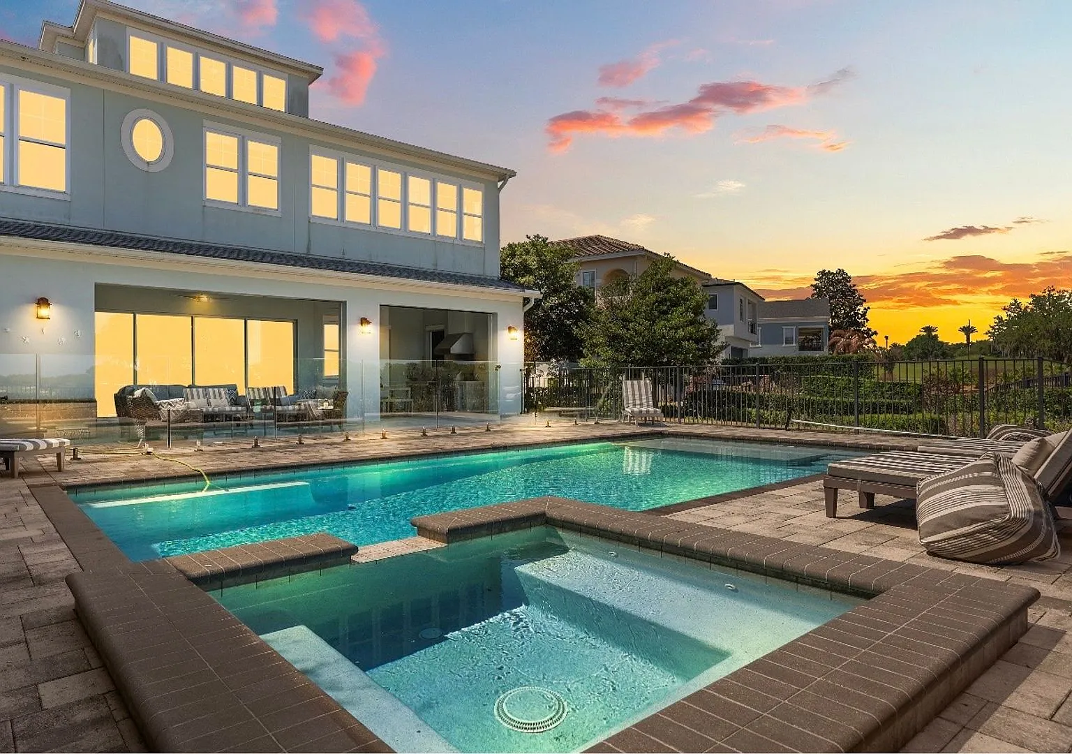Fully Furnished Executive Estate | 6 Bedrooms | 4,928 Sq. Ft. | Private Pool & Spa | Panoramic Go... — Photo 2