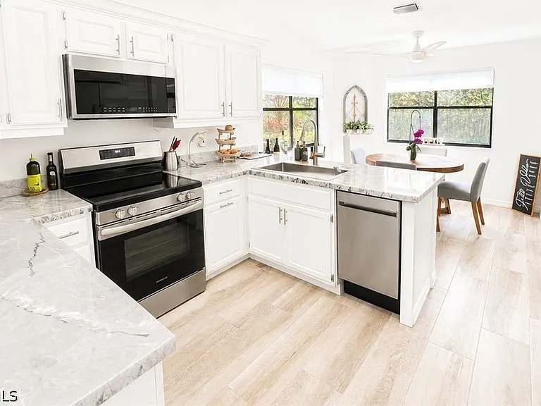 27123 Kindlewood Ln — Photo 2