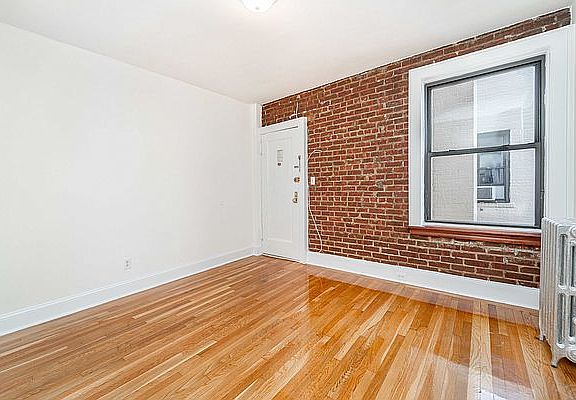 3rd image of 2146 Crescent St APT C3