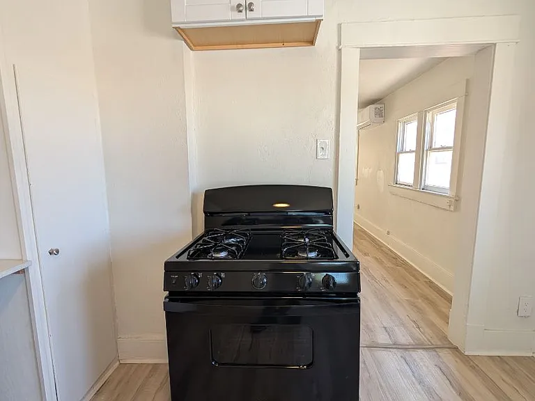 1219 Edith Blvd SE — Photo 16