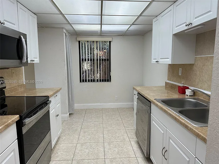 400 Commodore Dr #308 — Photo 2