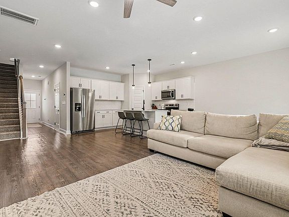 2nd image of 79 Calluna Dr