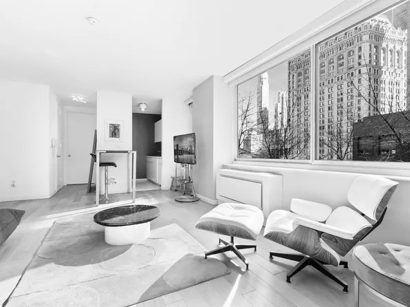 250 South End Avenue image 2 of 4