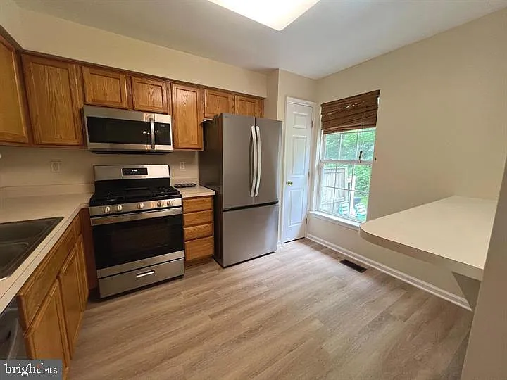 3 bed, 4.0 bath, 1540 sqft, $2,850 — Photo 4