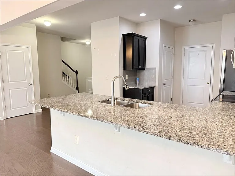 1033 Haley Woods Ln — Photo 12