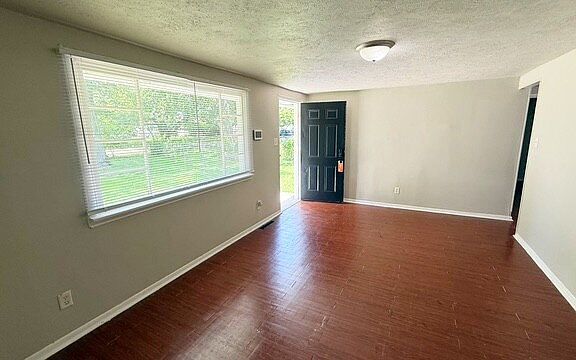 3rd image of 2059 N Priscilla Ave