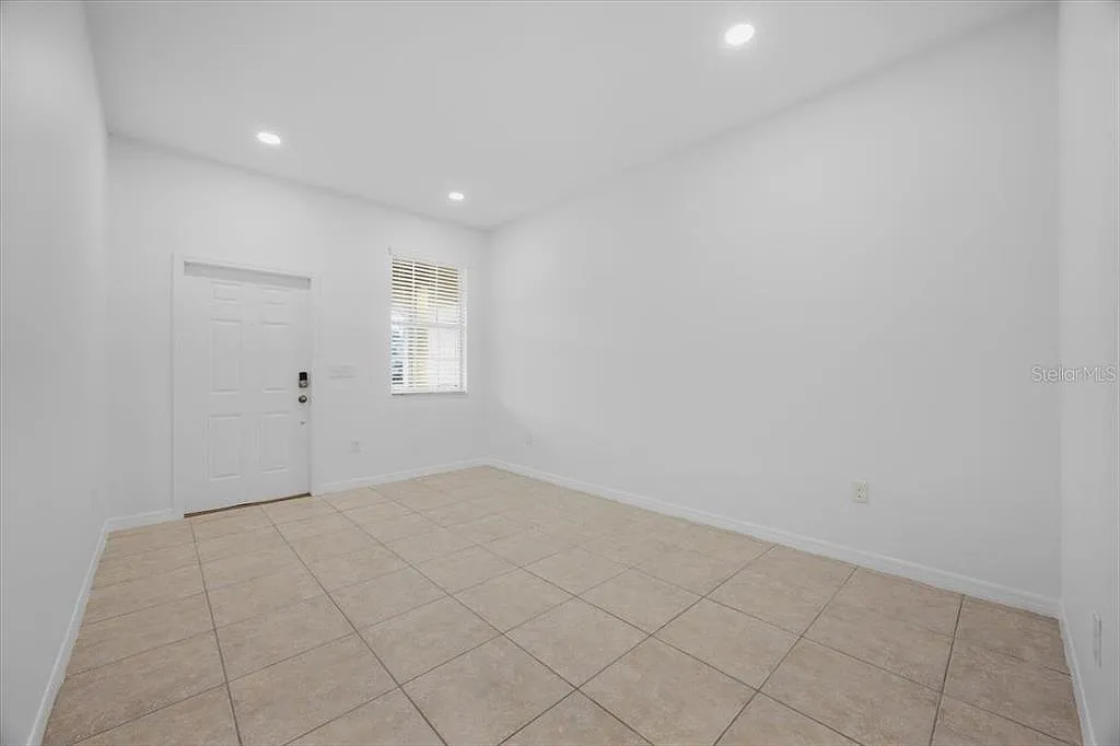 3 bed, 2.5 bath, 1699 sqft, $2,250 — Photo 4
