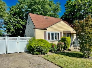932 Ditmas Ave, Uniondale, NY