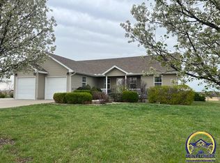 920 Arrowhead Dr, New Strawn, KS 66839
