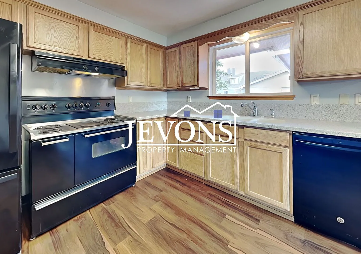 Coming soon! Cozy 3 Bedroom/1.5 Bath home in a walkable neighborhood - W/D included, attached gar... — Photo 1