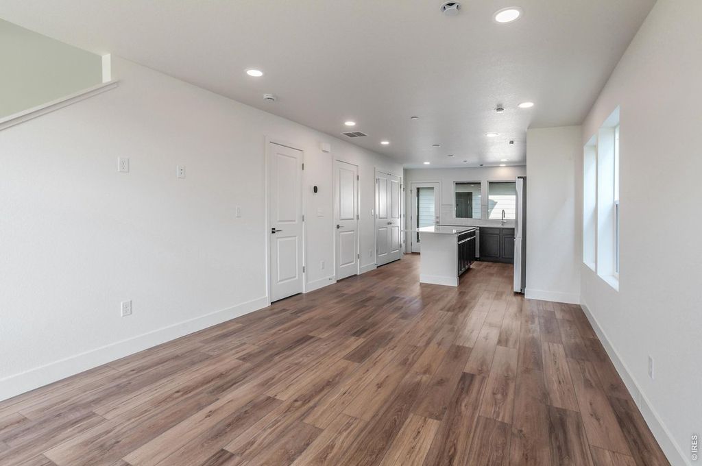 955 Trumpet Ln