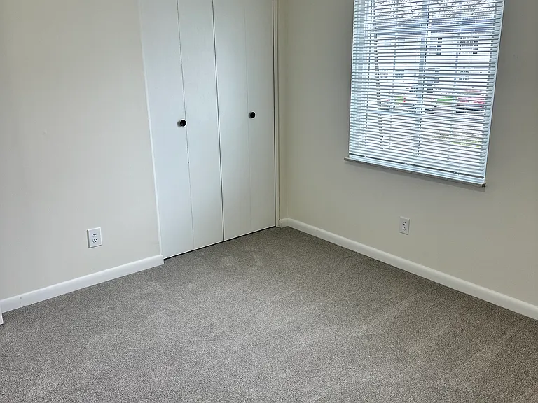 435 Hartford Sq — Photo 28
