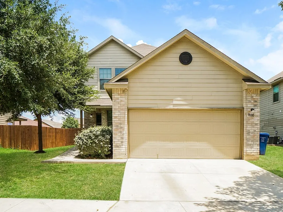 10210 Hunters Pond