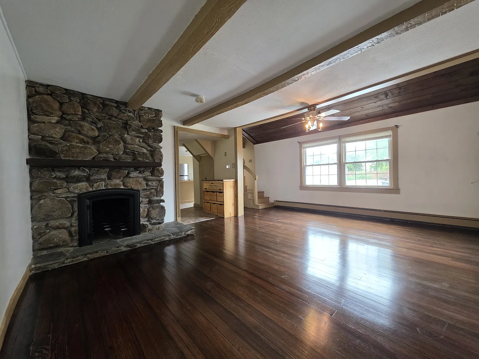  440 S Main Townhouse 3b/1.5b Garage! Deck/Yard! Petsok Laundry — Photo 2