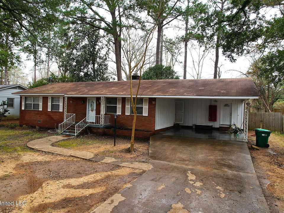 1st image of 902 S Jackson St