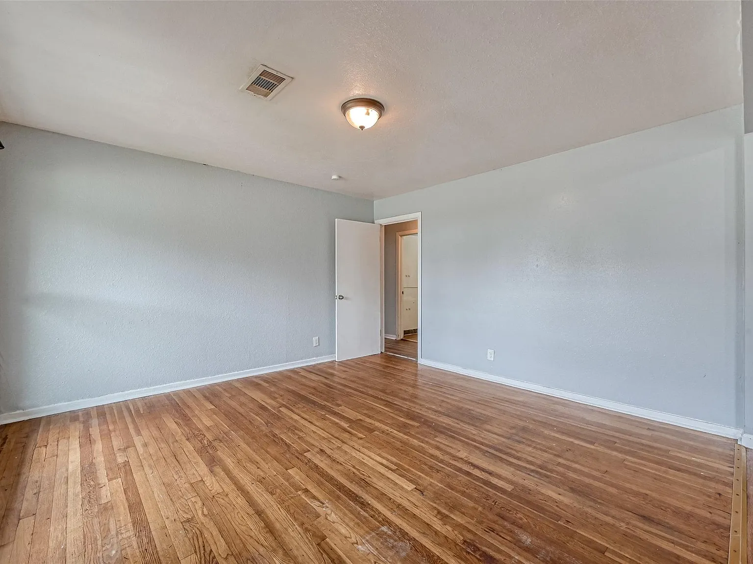 4 bed, 2.0 bath, 1101 sqft, $1,800 — Photo 3