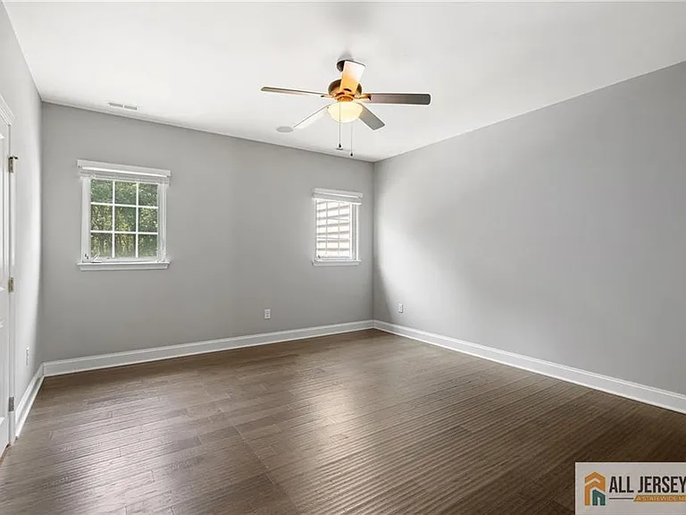 89 Isabelle Ct — Photo 25