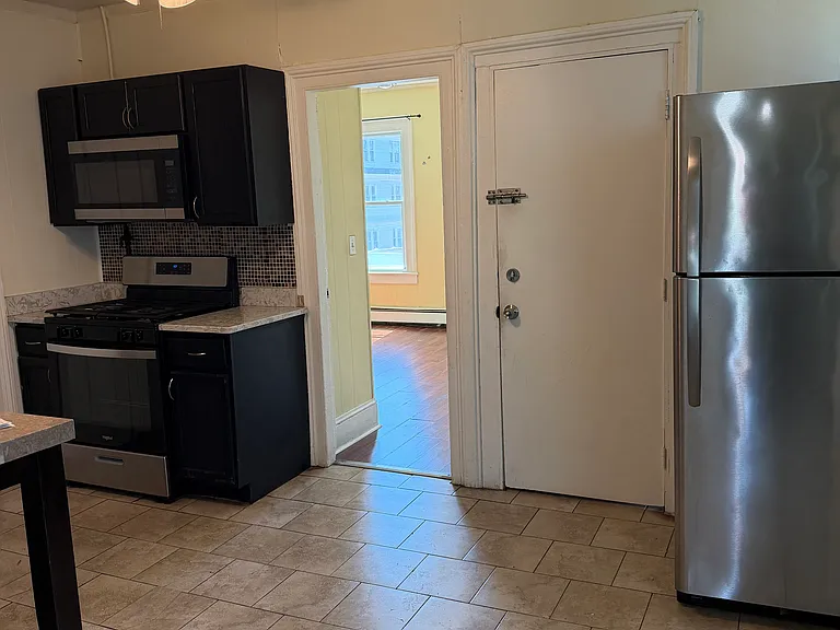 961 Hancock Ave — Photo 5