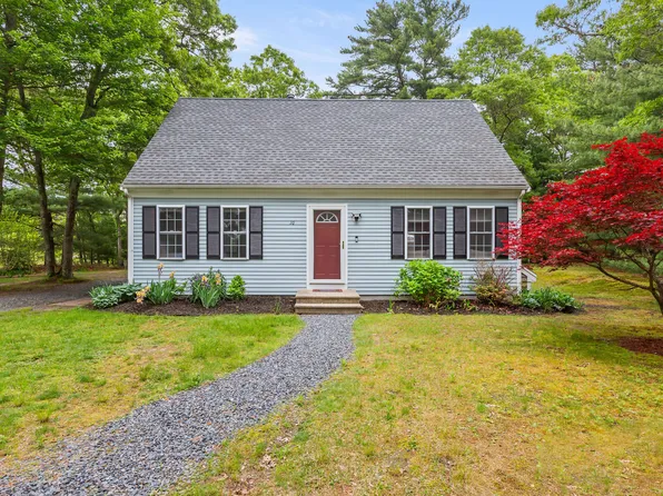 10 Kristina Ln, Mashpee, MA 02649