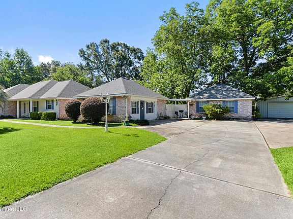 2nd image of 14 Rosewood Dr