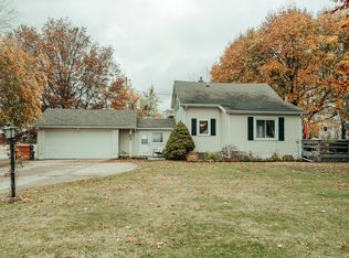 317 Maiden Ln, Saint Joseph, MI 49085