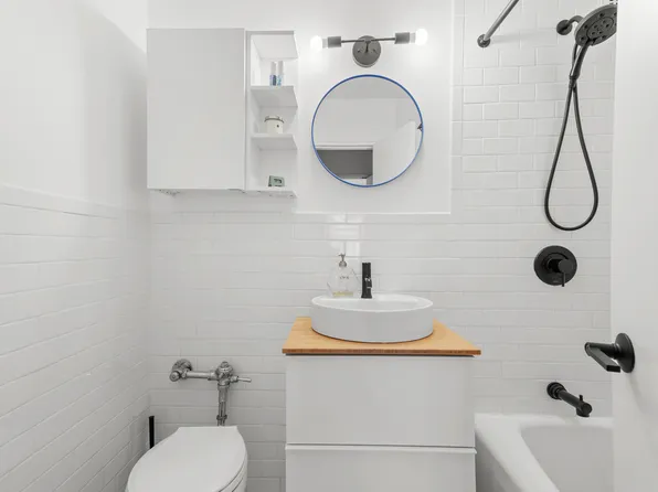 651 Vanderbilt Street image 9 of 13