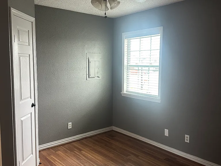 6325 Heards Ln — Photo 9