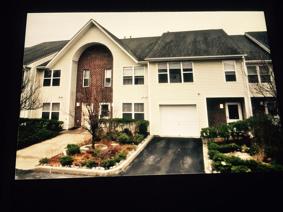 1st image of 8 Deer Court Dr