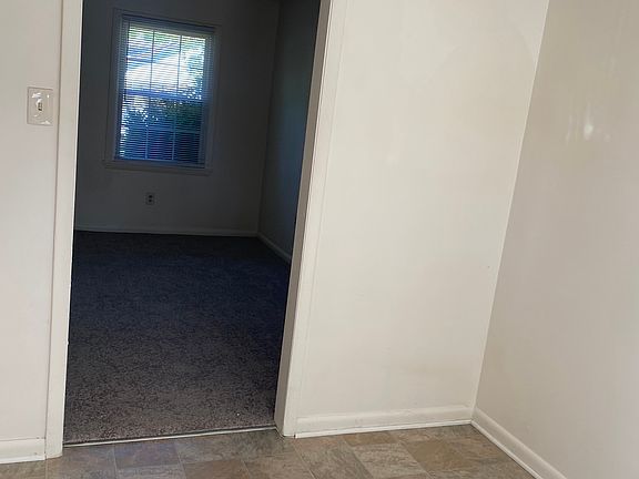 3rd image of 208 Lowe St #11