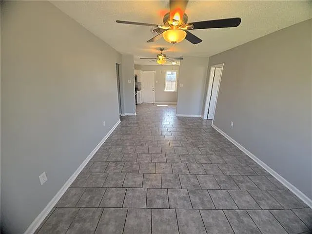 1684 Lauradale Dr — Photo 3